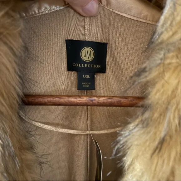 JM Collection Tan Cape Shawl with Faux Fur Trim NWT - Picture 2 of 6